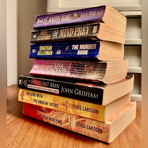 BOOKS**SEVEN PRELOVED THRILLERS - Picture 2 of 2